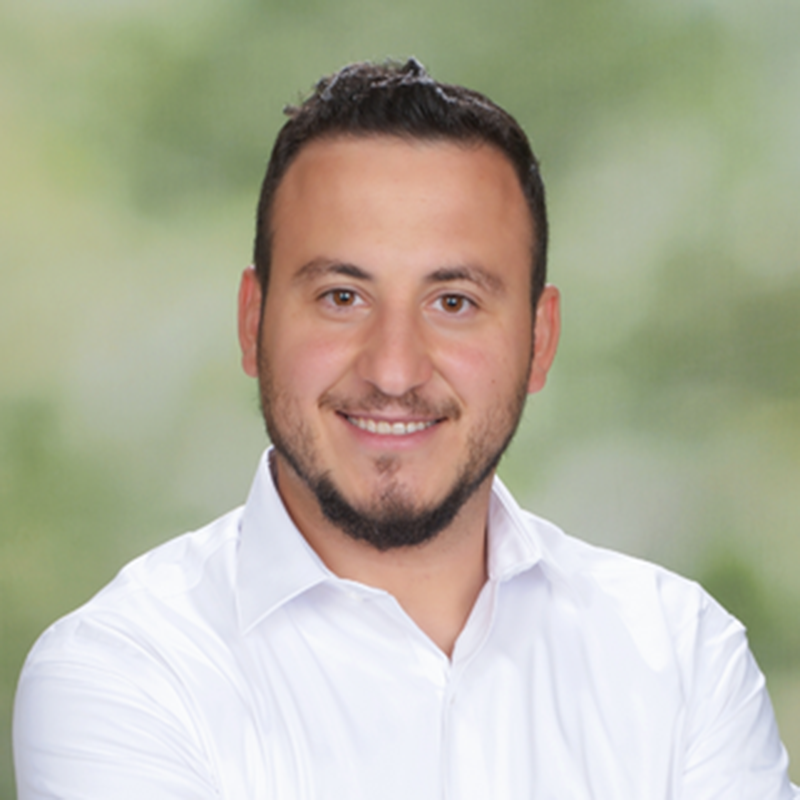 Professional photo of Mahmoud Shayaah.